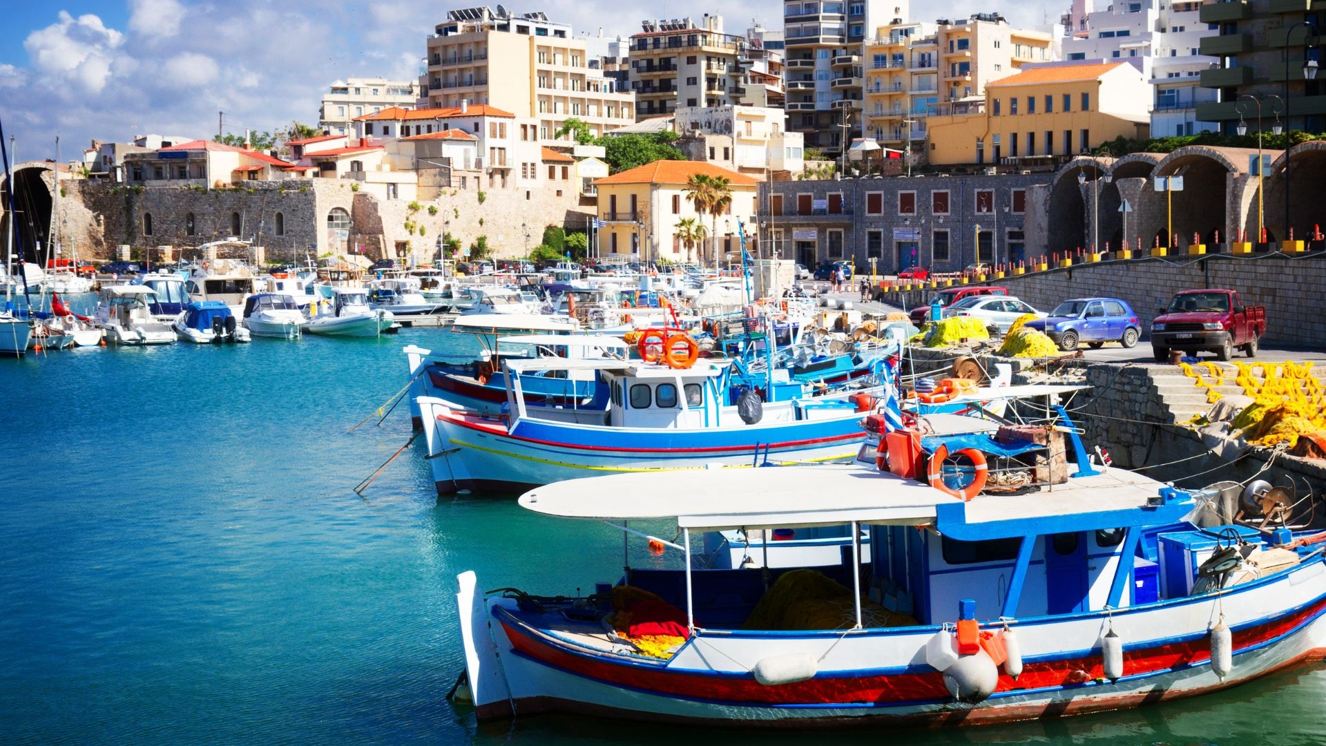 Εξερευνώντας τη Νεοκλασική Αρχιτεκτονική στο κέντρο του Ηρακλείου